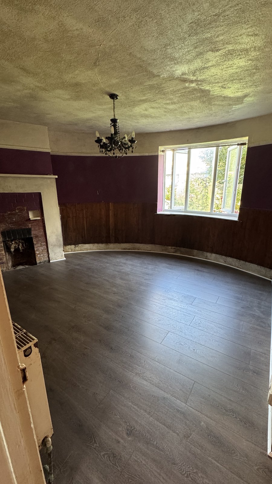 Salon &agrave; poutres apparentes &mdash; Restauration